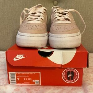 Nike court vision alta